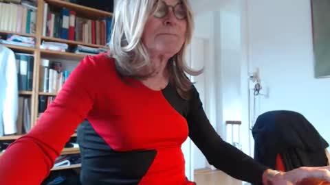 Snapshot of tubaist chatting on November 5, 8:58 am FINN but call me NANNA online show from November 5, 8:58 am