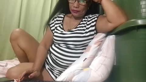 Snapshot of tuchmegently chatting on October 22, 11:59 pm Mae online show from October 22, 11:59 pm