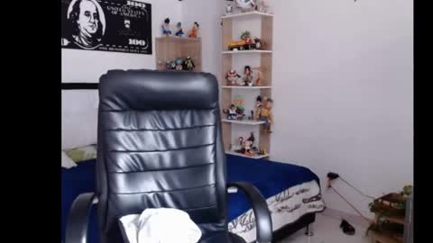 tucomplic69 online show from April 17, 1:47 pm