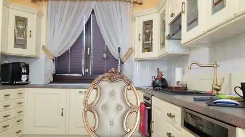 Snapshot of tunderose chatting on February 22, 11:13 am Tunde online show from February 22, 11:13 am