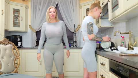 Snapshot of tunderose chatting on March 12, 4:51 am Tunde online show from March 12, 4:51 am