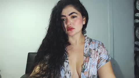 Snapshot of tuti_sex chatting on December 1, 2:16 am tuti online show from December 1, 2:16 am