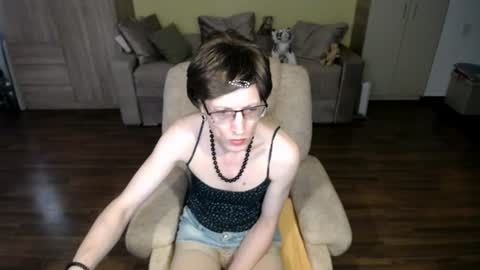 Clementine online show from June 18, 8:47 am
