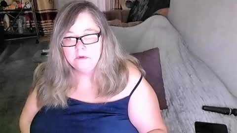 Snapshot of tviks chatting on May 24, 10:37 pm Lana online show from May 24, 10:37 pm