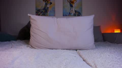 Snapshot of twiinkie_pie chatting on December 18, 8:03 pm Maria 3 online show from December 18, 8:03 pm