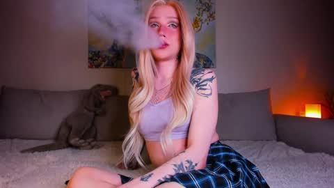 Snapshot of twiinkie_pie chatting on January 4, 5:05 pm Maria 3 online show from January 4, 5:05 pm