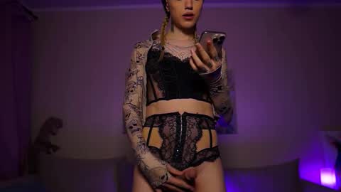 Snapshot of twiinkie_pie chatting on September 25, 8:45 pm Maria 3 online show from September 25, 8:45 pm