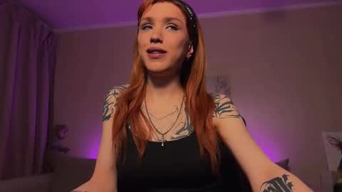 Snapshot of twiinkie_pie chatting on November 15, 6:37 pm Maria 3 online show from November 15, 6:37 pm