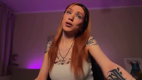 Snapshot of twiinkie_pie chatting on November 23, 6:19 pm Maria 3 online show from November 23, 6:19 pm