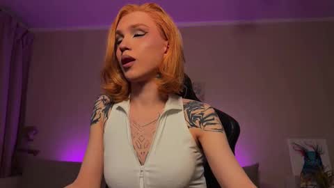 Snapshot of twiinkie_pie chatting on December 3, 12:14 pm Maria 3 online show from December 3, 12:14 pm