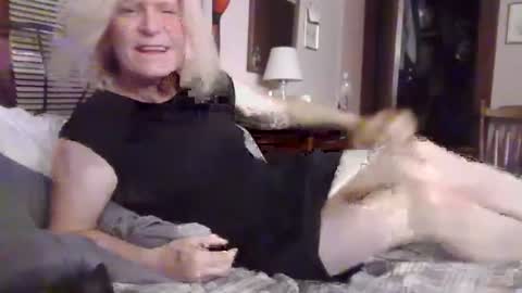 Snapshot of twin53 chatting on July 11, 5:32 am Kitten online show from July 11, 5:32 am