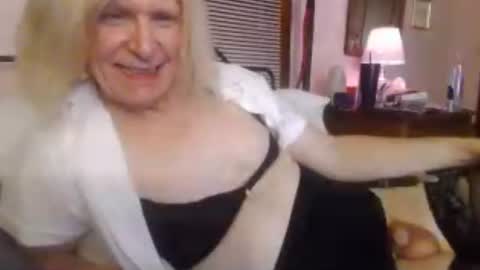 Snapshot of twin53 chatting on July 12, 7:32 am Kitten online show from July 12, 7:32 am