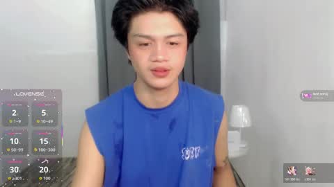 Snapshot of twink_blaze chatting on November 17, 9:42 pm BLAZE online show from November 17, 9:42 pm