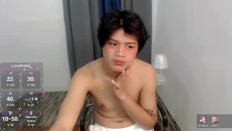 Snapshot of twink_blaze chatting on November 22, 1:43 pm BLAZE online show from November 22, 1:43 pm