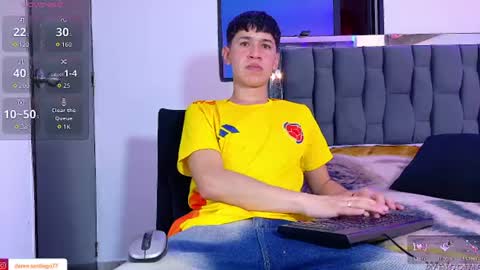 Snapshot of twink_daren chatting on June 17, 7:04 pm Mr Daren online show from June 17, 7:04 pm
