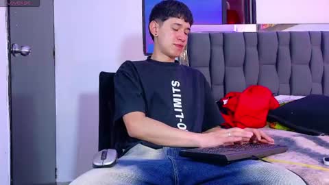 Snapshot of twink_daren chatting on June 20, 7:27 pm Mr Daren online show from June 20, 7:27 pm