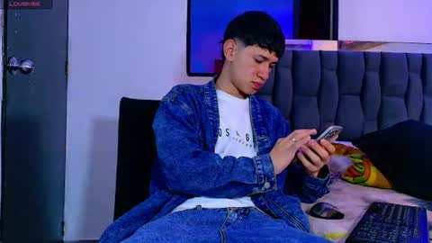 Snapshot of twink_daren chatting on June 26, 8:13 pm Mr Daren online show from June 26, 8:13 pm