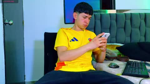 Snapshot of twink_daren chatting on June 27, 8:14 pm Mr Daren online show from June 27, 8:14 pm