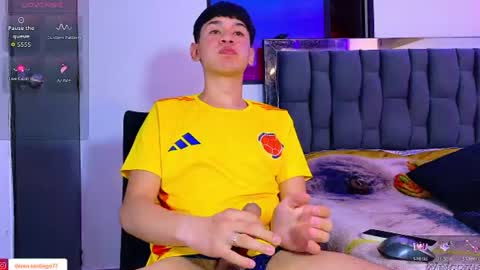 Snapshot of twink_daren chatting on July 3, 6:58 pm Mr Daren online show from July 3, 6:58 pm