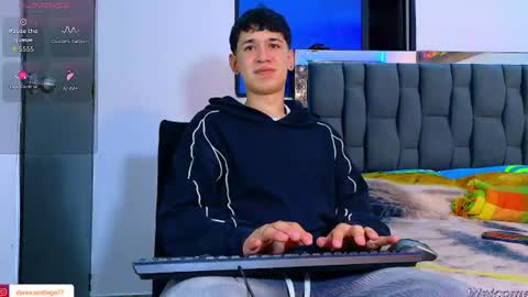 Snapshot of twink_daren chatting on July 25, 2:20 am Mr Daren online show from July 25, 2:20 am