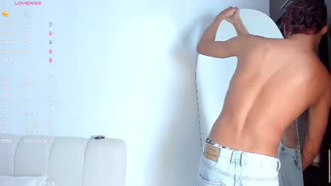 Snapshot of twinksboys_23 chatting on June 20, 1:58 pm twinksboys_23 online show from June 20, 1:58 pm