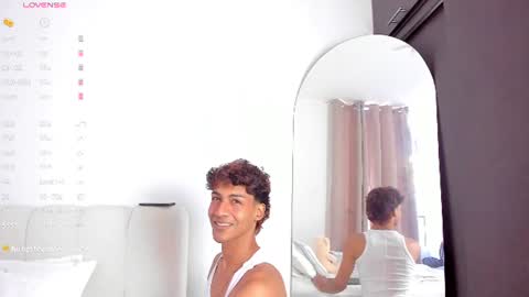 Snapshot of twinksboys_23 chatting on July 7, 1:04 pm twinksboys_23 online show from July 7, 1:04 pm