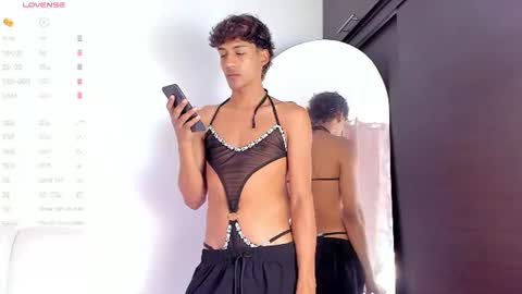 Snapshot of twinksboys_23 chatting on July 17, 2:13 pm twinksboys_23 online show from July 17, 2:13 pm