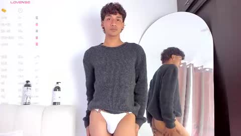 Snapshot of twinksboys_23 chatting on July 22, 1:58 pm twinksboys_23 online show from July 22, 1:58 pm