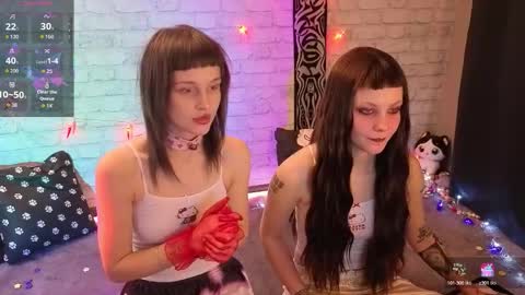 Snapshot of twins_terror chatting on December 20, 6:04 pm Sin and Skin online show from December 20, 6:04 pm