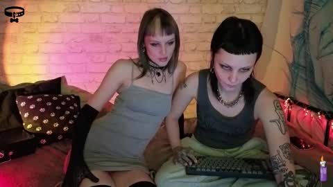 Snapshot of twins_terror chatting on February 3, 11:21 pm Sin and Skin online show from February 3, 11:21 pm