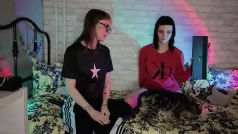 Snapshot of twins_terror chatting on February 25, 10:19 pm Sin and Skin online show from February 25, 10:19 pm