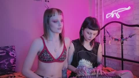 Snapshot of twins_terror chatting on March 25, 5:41 pm Sin and Skin online show from March 25, 5:41 pm