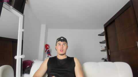 twintease online show from November 13, 2:27 pm