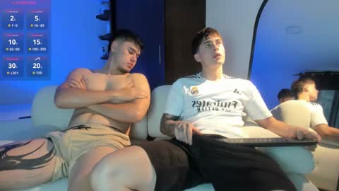 twintease online show from November 26, 11:33 am