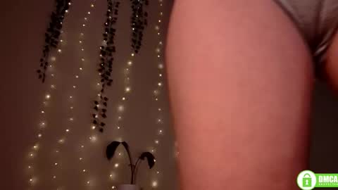 Snapshot of twix_girl chatting on November 7, 8:42 pm Stranger online show from November 7, 8:42 pm