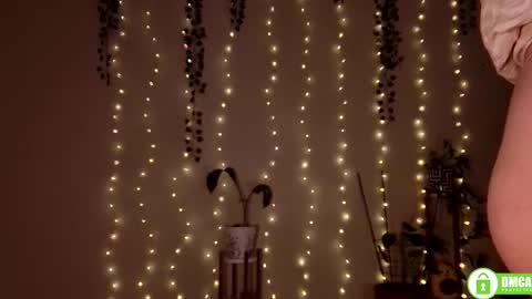 Snapshot of twix_girl chatting on November 12, 6:41 pm Stranger online show from November 12, 6:41 pm