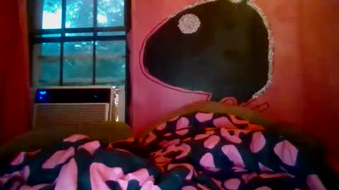 Snapshot of twizzytoxic22 chatting on June 7, 1:32 am twizzytoxic22 online show from June 7, 1:32 am