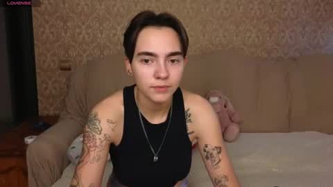 Snapshot of twobabesweet chatting on August 3, 7:18 am Welcome guys We Lili and Vic PVT open online show from August 3, 7:18 am