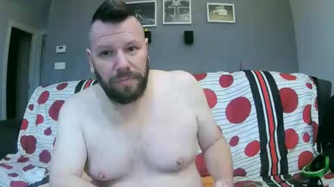 Snapshot of txan9876 chatting on December 19, 12:50 am Txan Chan online show from December 19, 12:50 am