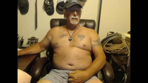 Snapshot of txlobo60 chatting on April 19, 2:05 pm txlobo60 online show from April 19, 2:05 pm