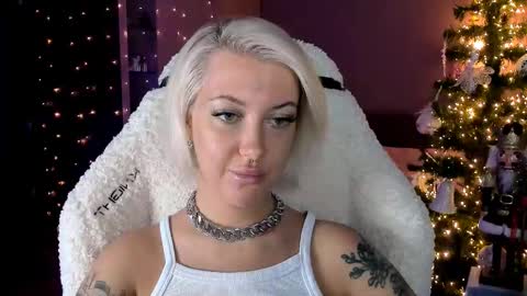 Miley online show from December 22, 1:44 pm