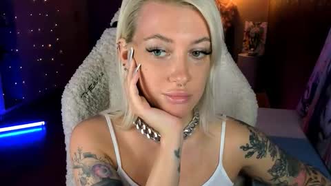 Miley online show from February 19, 1:18 pm