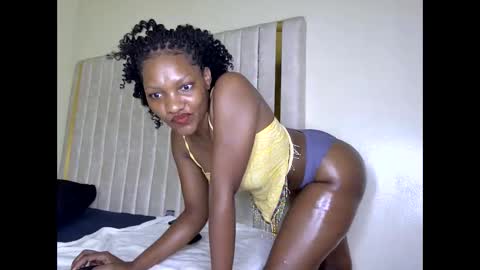 Snapshot of tyla_cerry chatting on September 14, 2:00 am tyla_cerry online show from September 14, 2:00 am