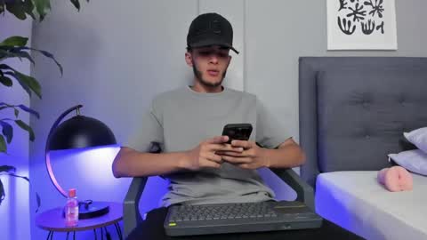 Snapshot of tyler_fox_ chatting on May 23, 9:08 pm Tyler Fox online show from May 23, 9:08 pm