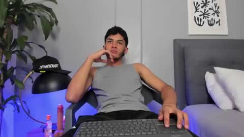 Snapshot of tyler_fox_ chatting on June 29, 9:04 pm Tyler Fox online show from June 29, 9:04 pm