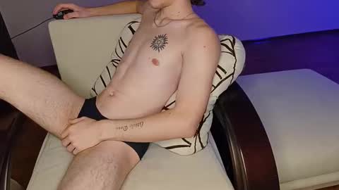 Snapshot of tyler_hack chatting on November 26, 4:41 pm Tyler and Chris online show from November 26, 4:41 pm