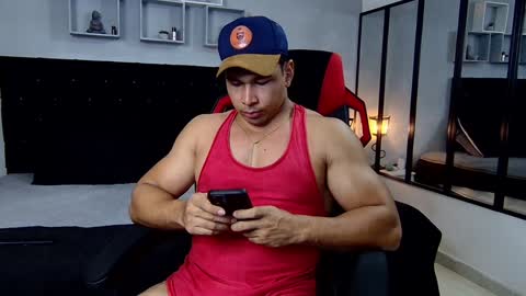 tyler_hank1 online show from January 27, 11:22 pm