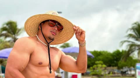 tyler_hank1 online show from February 3, 4:31 pm