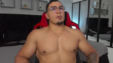 tyler_hank1 online show from October 28, 6:54 pm