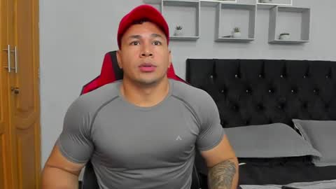 Snapshot of tyler_hank1 chatting on June 12, 10:41 pm tyler_hank1 online show from June 12, 10:41 pm